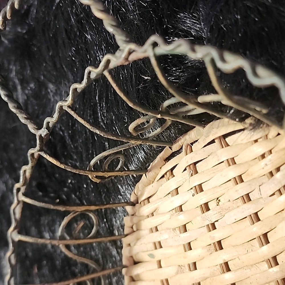Elegant Woven Basket with Metal Accents. Vintage. - Picture 3 of 6